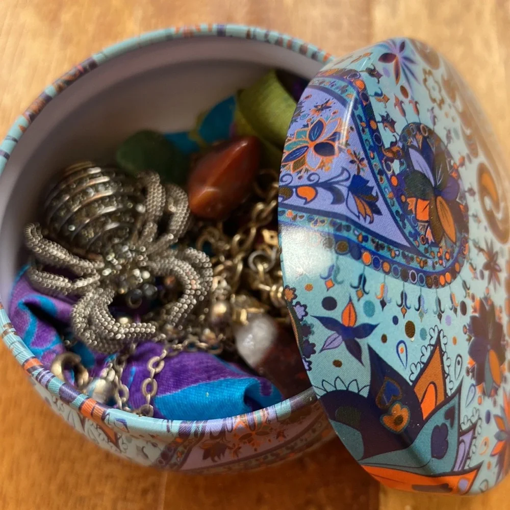 SPECIAL Lidded Tin withSpider Brooch Multi-stone Bracelet & Necklace - Picture 10 of 11